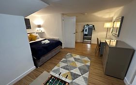 3 Bed Flat With Pool Table